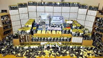 Balıkesir'de büyük operasyon: 5 gözaltı, kaçak tütün ve sigaralar ele geçirildi