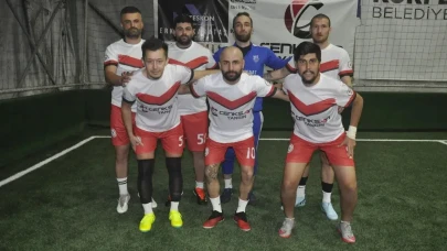 Final Okulları, Altın Kiraz Turnuvası'na fırtına gibi başladı: 1071 Coffe&Lounge'u 9-2 geçti