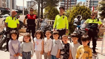Niğde'deki miniklere trafik bilinci aşılandı: Eğitimler okullarda yapıldı