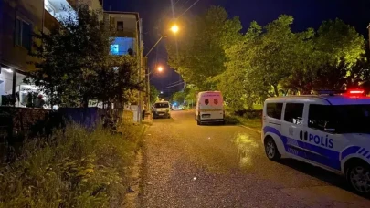 Çınarlı Mahallesi'nde silahlı saldırı! 32 yaşındaki D.E. karnından vuruldu, hayati tehlikesi yok