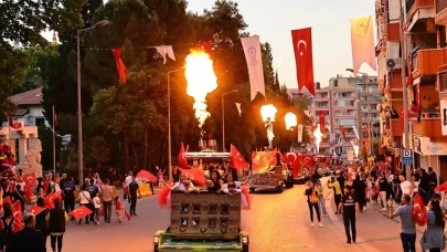 "Denizli'de 19 Mayıs coşkusu: Fener alayında marşlar yankılandı