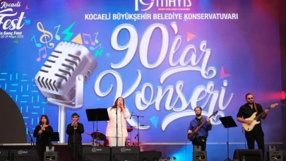 90'lar şarkıları gençlerle buluştu: Enfest gençlik festivali kapsamında 90'lar konseri düzenlendi