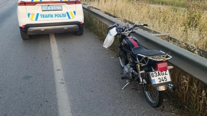Antalya'da motosiklet kazasında yaralı kurtuluş: O anlar kameralara yansıdı