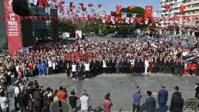 19 Mayıs Antalya'da coşkuyla kutlandı: Gençlik ateşi Cumhuriyet Meydanı'nda yandı