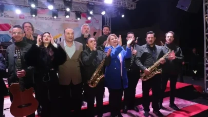 İzmit'te Kapanca Sokak Festivali sona erdi: Bursa Büyükşehir Belediyesi Orkestrası konseriyle unutulmaz anlar yaşandı