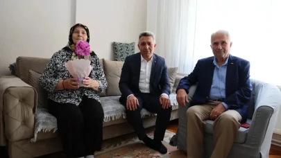 Kandıra Belediye Başkanı, Anneler Günü'nde şehit ailelerini ziyaret ederek acılarına ortak oldu