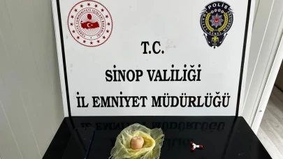 Sinop'ta şüpheli şahıs durduruldu: 48.91 gram bonzai ve sentetik haplarla yakalandı