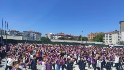 Mudanya'da HOBA Projesi kapsamında Zumba coşkusu: 820 öğrenci, 38 öğretmen ve veliler birlikte ritim tuttu