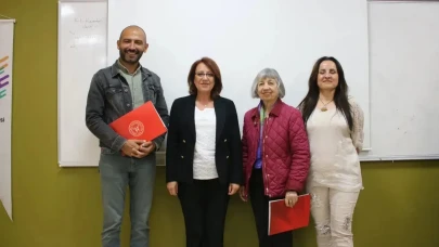 Üç kuşak akademisyenin “Radyoya Duygu Dolu Bir Yolculuk” belgeseli Kocaeli’de izleyiciyle buluştu