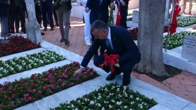 Kocaeli protokolü şehitlikte bayram ziyareti yaptı