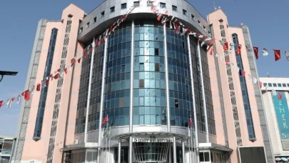 İzmit Belediyesinde başkan yardımcıları görev aldı