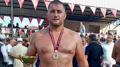 Başiskele güreşçisi Hamza Özkaradeniz başpehlivan oldu