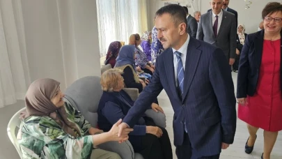 Kocaeli protokolü bayramda huzurevi sakinlerini ziyaret etti