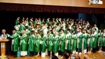 Kocaeli Sağlık ve Teknoloji Üniversitesi mezunlarını verdi