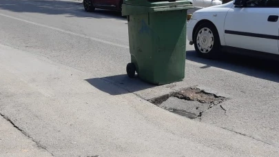 Körfez’de kanalizasyon patlaması yol çökertti