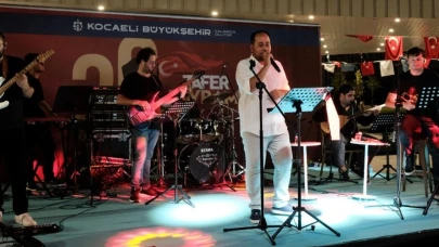 Zafer meşalesi Milli İrade Meydanı’nda yandı