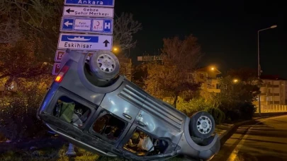 Kocaeli’de ticari araç takla attı