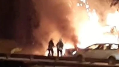 Gebze’de alev alan otomobil yandı