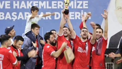 İhsaniyespor Gölcük Başkanlık Kupasını kazandı