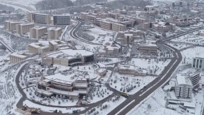 Kocaeli kampüsü beyaz örtüyle kaplandı