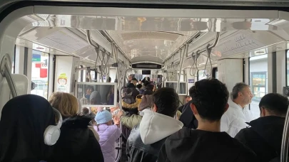 Kocaeli tramvayında arıza yolcuları etkiledi
