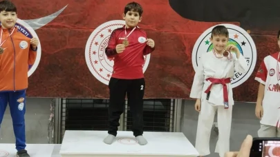 Körfezli karateciler Sakarya’dan 8 madalya aldı