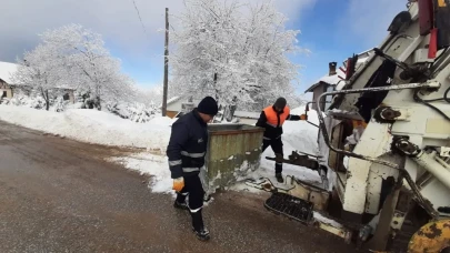 Başiskele'de kış şartlarında temizlik sürüyor