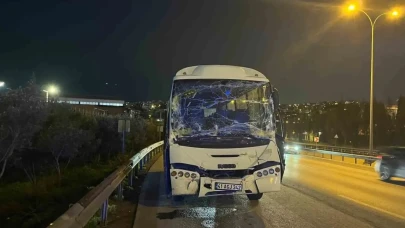 Kocaeli'de servis minibüsü tıra çarptı 6 yaralı