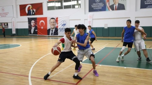 Derince’de Cumhuriyet spor turnuvası düzenlendi