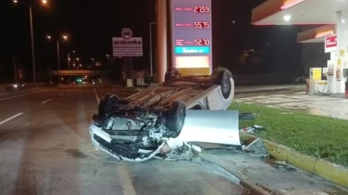 Karamürsel'de otomobil takla atıp yaraladı