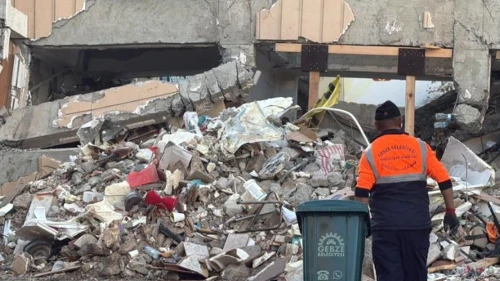 Gebze'de çöken binada arama başladı