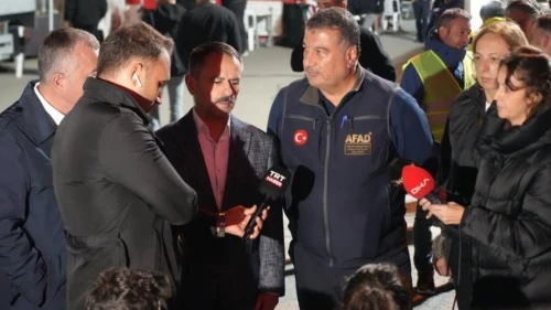 Gebze'de 7 katlı bina enkazında uzmanlar çalışıyor