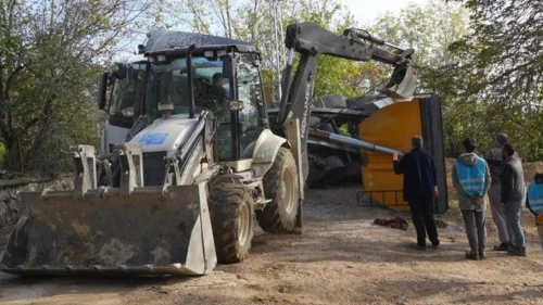 Kocaeli'de mıcır yüklü kamyon devrildi sürücü bayıldı
