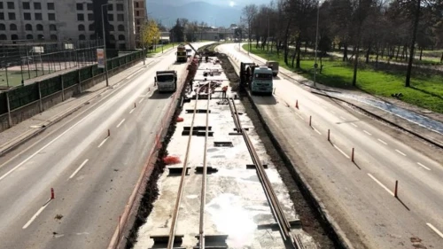 Kartepe tramvay hattında raylar döşenmeye başladı