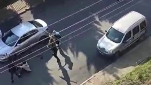 Eski eşini sokakta 15 yerinden bıçakladı