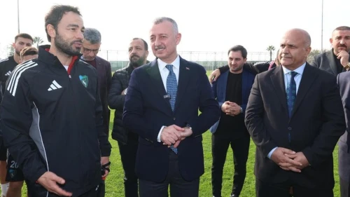 Kocaelispor’a başkan Büyükakın’dan maç öncesi moral ziyareti