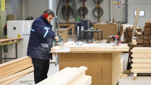 Kocaeli belediyesi kent mobilyalarını üretiyor