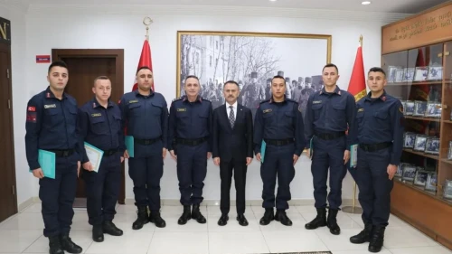 Vali Aktaş jandarma personeline başarı belgesi verdi