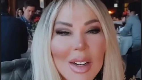 Safiye Soyman cilt bakımı için hareketsiz yatıyor