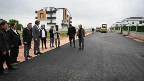 Kartepe'de 1300 ton asfalt ile mahalleler güvenli iletişime kavuşuyor