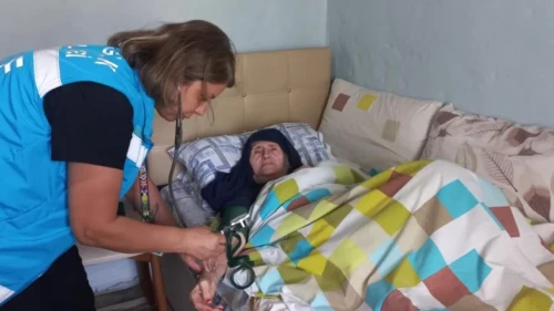 Dua aldıran hizmet Düzce'de: Evde sağlık ekiplerini görenler neden ağlıyor