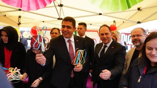 Düzce 23 Nisan'ı Anıtpark'ta kutladı: Şenlik alanından en özel anlar