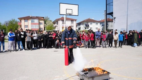 Düzce'de yangın güvenliği seferberliği: 7 okulda öğretmenlere eğitim verildi, öğrenciler bilgilendirildi