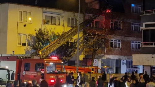 Sakarya Kocaali'de gece yarısı yangın paniği: Boş daire alev alınca mahalleli sokağa fırladı