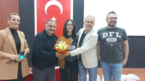 Sağlık Müdürü Yılmaz ve oyuncu Çelebi Düzce Fen Lisesi'ndeydi: İşte gençlere verdikleri öğütler