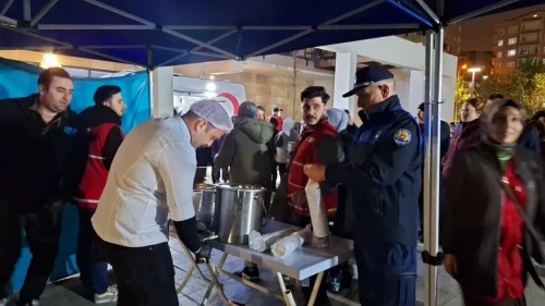 Gölcük'ten i̇stanbul'a yardım eli: 17 ağustos'u yaşayan gölcük, destekte yine ilk sırada