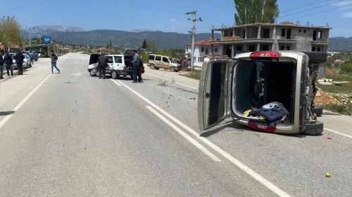 Muğla'da iki otomobil çarpıştı: 5 yaralı, soruşturma başlatıldı
