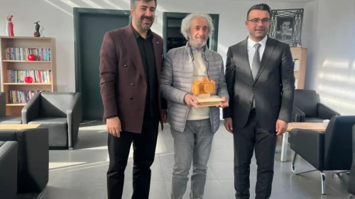 Ağrı'da sanatseverler, fotoğrafın derinliklerine indirildi: Çerkez Karadağ'dan ilham verici söyleşi
