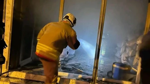 Antakya'da tekstil deposu yangın: İtfaiyenin hızlı müdahalesi ile büyümeden söndürüldü