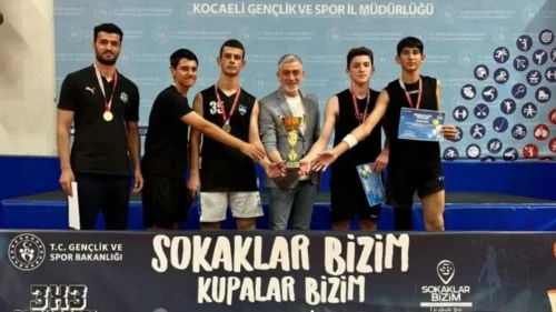 Çayırova basketbol takımı il şampiyonu oldu